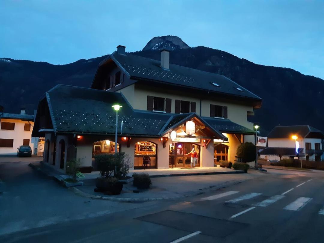 Le Grand Chatelard Hotel Bar Restaurant Sainte-Marie-de-Cuines Kültér fotó